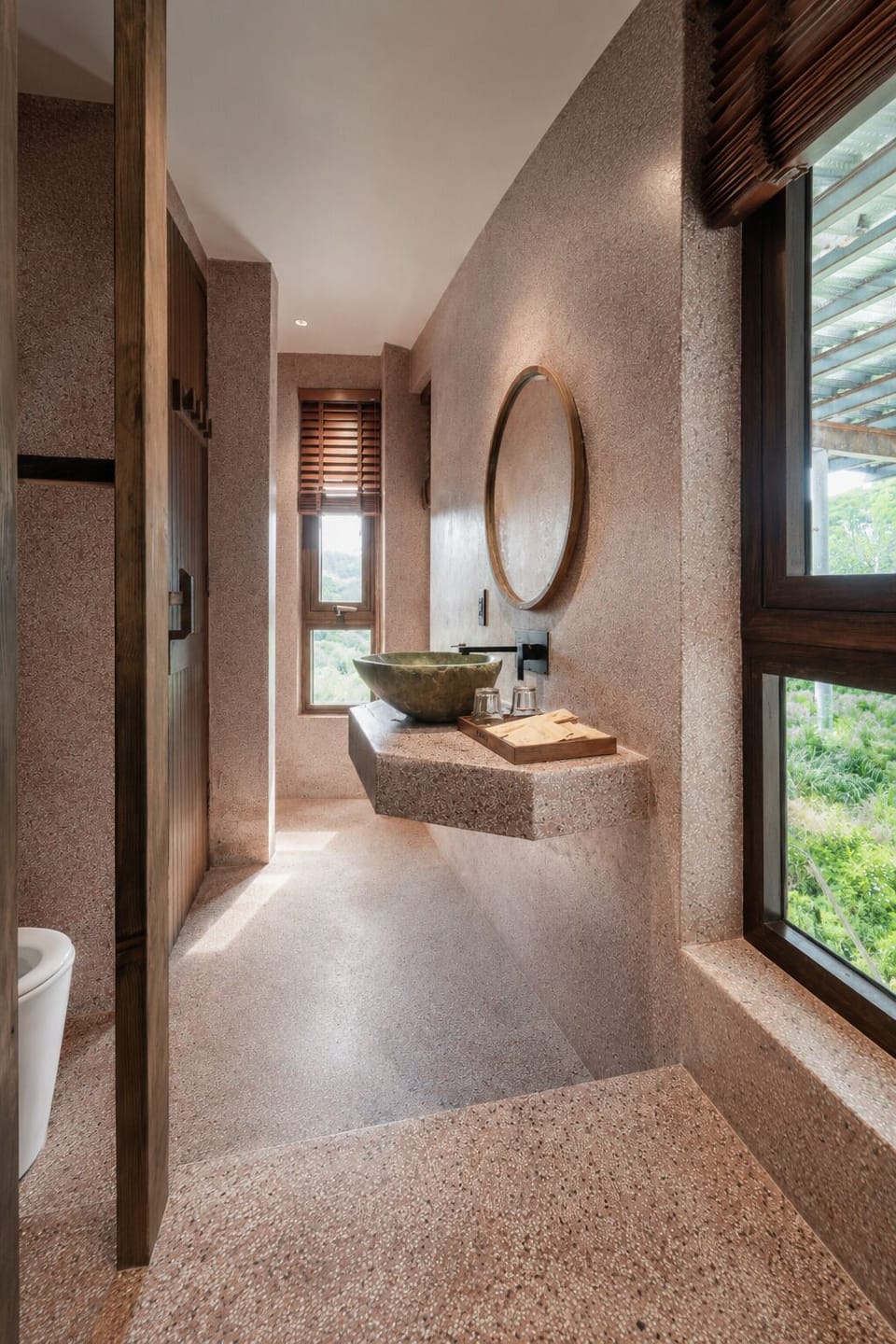 Luxury Double Room, City View | Bathroom | Separate tub and shower, free toiletries, hair dryer, towels