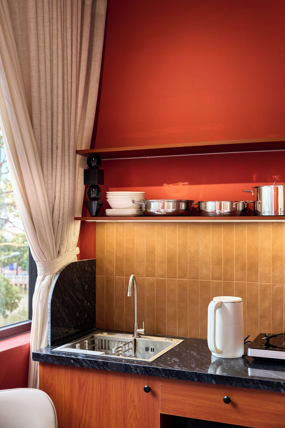Family Studio | Private kitchen | Mini-fridge, stovetop, cookware/dishes/utensils