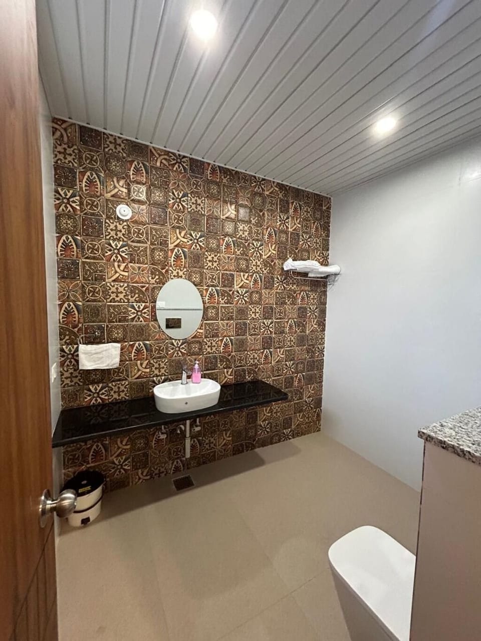 Villa | Bathroom | Towels, soap, shampoo, toilet paper