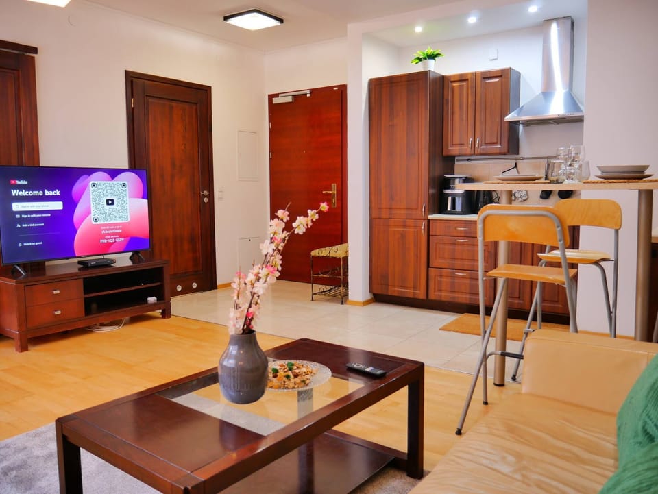 Apartment, 1 Bedroom, Accessible | Living room