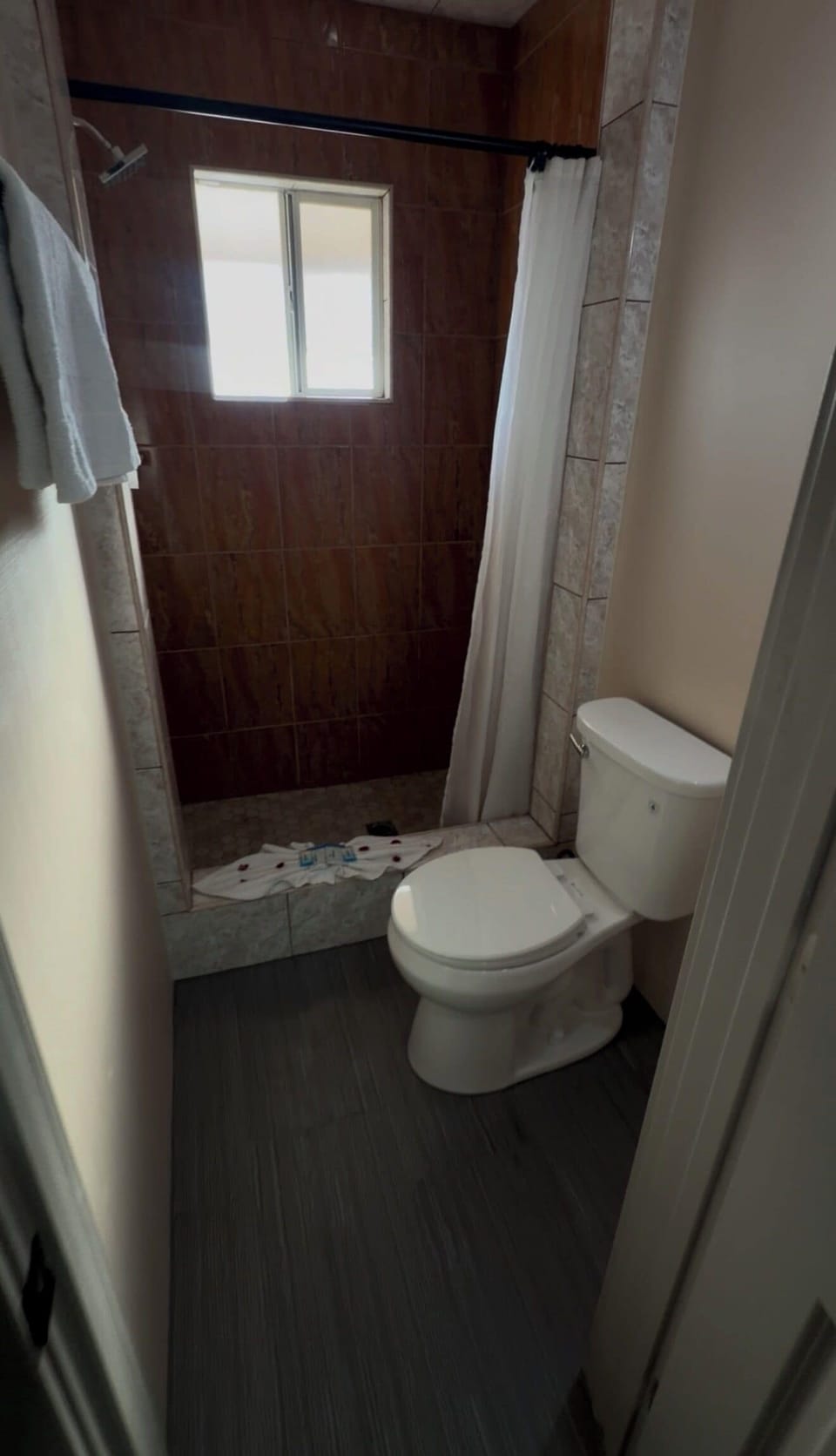 Exclusive Single Room | Bathroom | Shower, towels, soap, shampoo