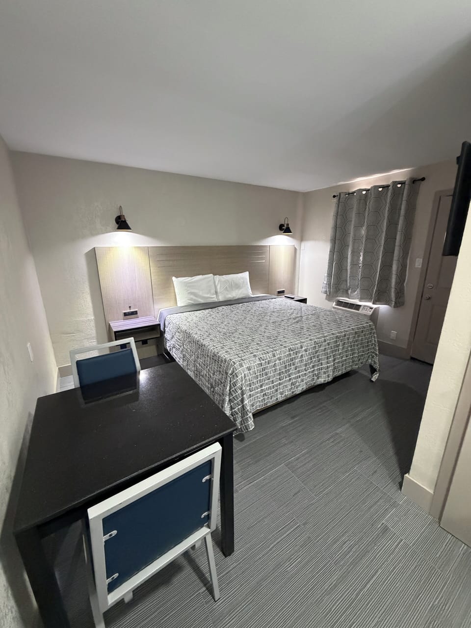 Exclusive Single Room | WiFi (free), bed sheets