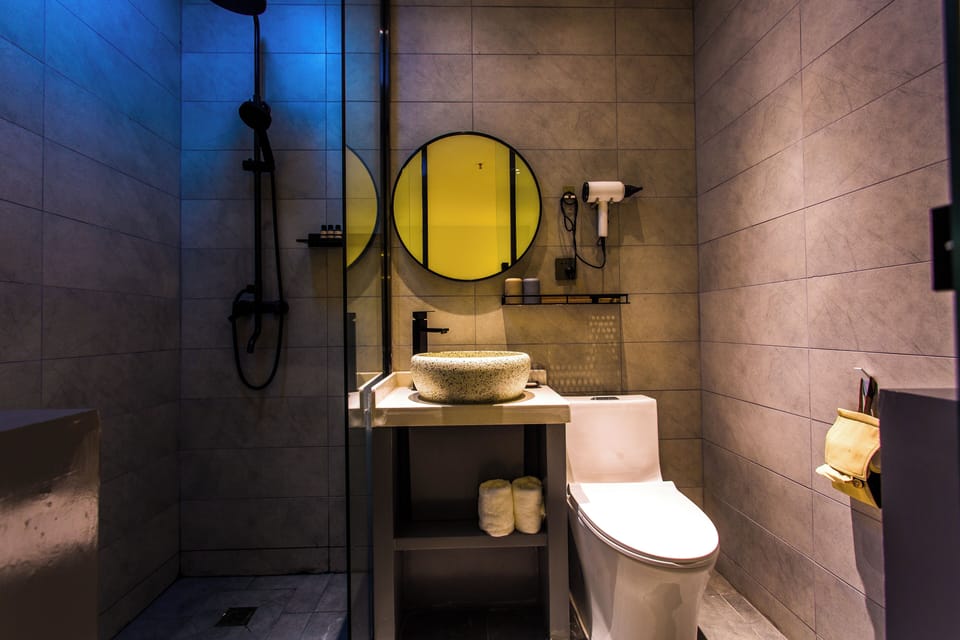 Classic Double Room, Non Smoking, Private Bathroom | Bathroom | Free toiletries, hair dryer, towels, soap
