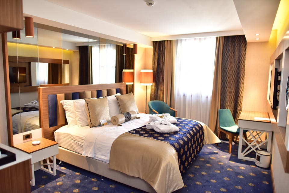 Deluxe Double or Twin Room | Hypo-allergenic bedding, minibar, in-room safe, desk