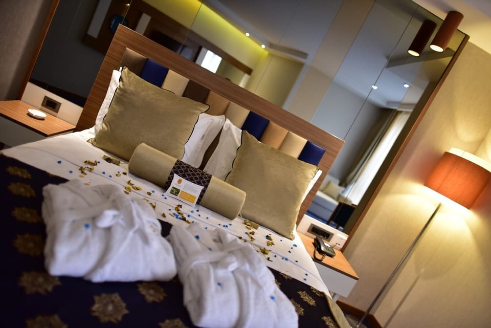 Superior Room | Hypo-allergenic bedding, minibar, in-room safe, desk