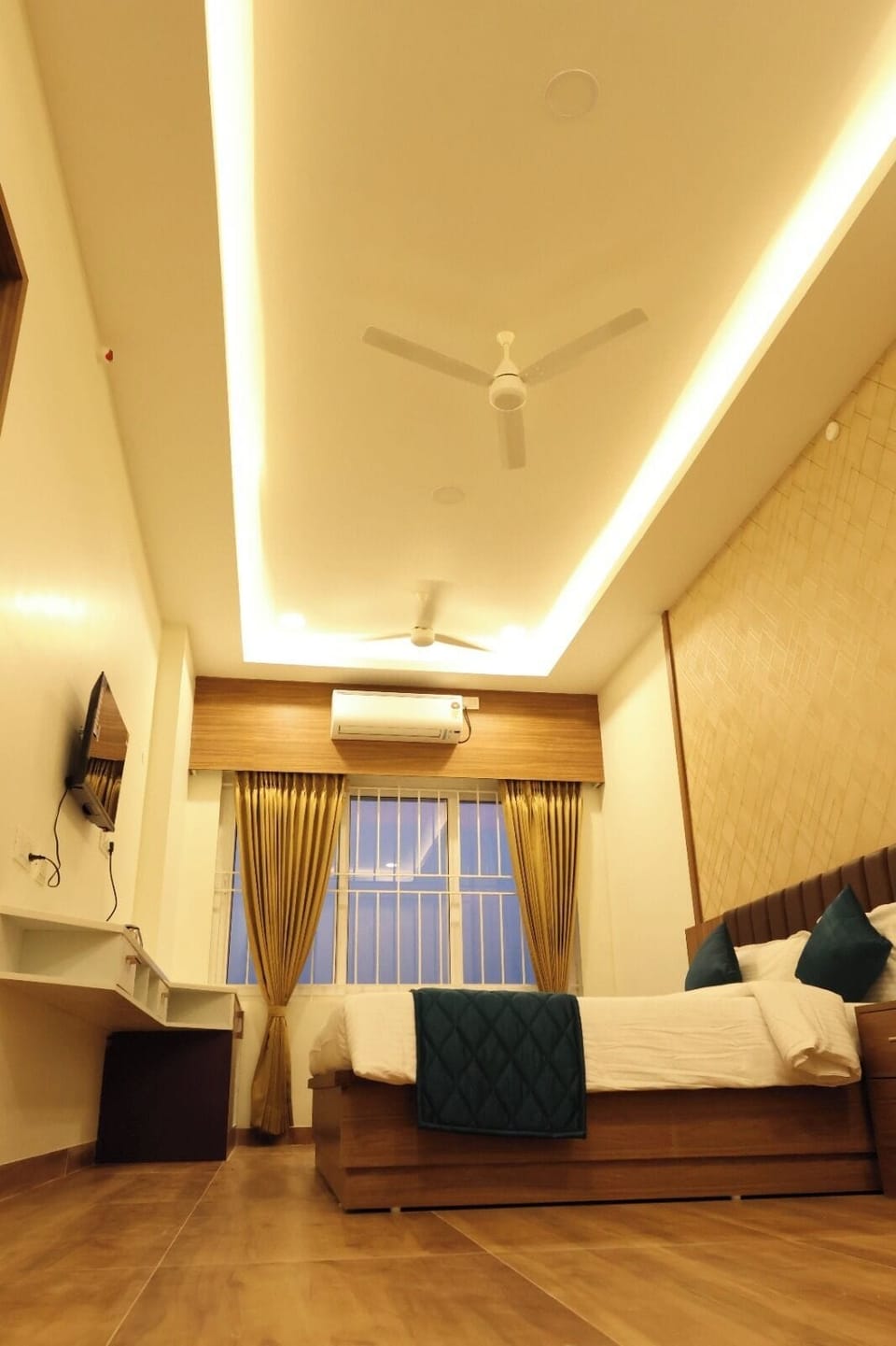 Executive Double Room | Desk, laptop workspace, WiFi (free)
