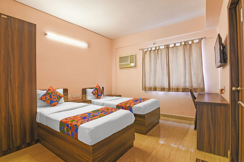 Premium Room | Egyptian cotton sheets, premium bedding, in-room safe, desk
