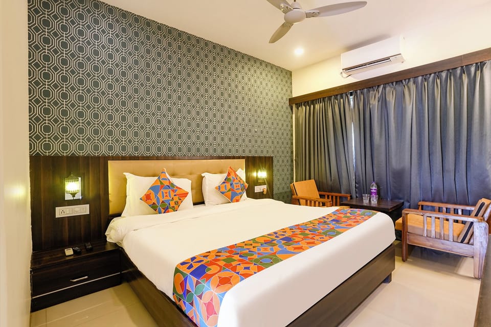 Deluxe Room | Egyptian cotton sheets, premium bedding, in-room safe, desk