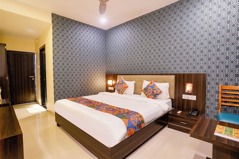 Egyptian cotton sheets, premium bedding, in-room safe, desk