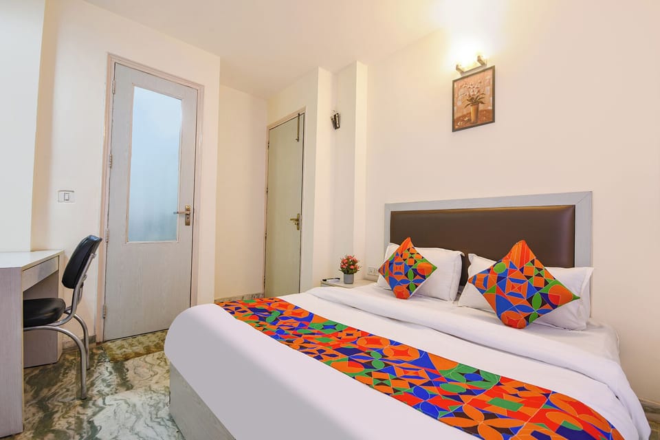 Deluxe Room | Egyptian cotton sheets, premium bedding, in-room safe, desk