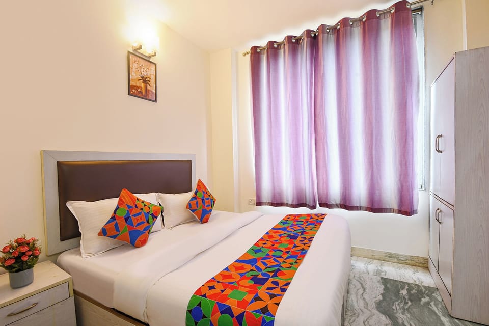 Deluxe Room | Egyptian cotton sheets, premium bedding, in-room safe, desk