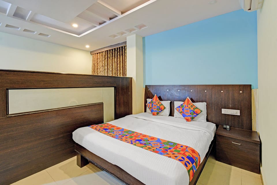 Deluxe Room | Egyptian cotton sheets, premium bedding, in-room safe, desk