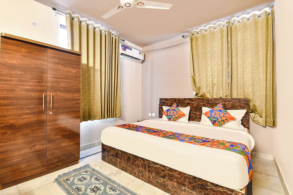 Deluxe Room | Egyptian cotton sheets, premium bedding, in-room safe, desk