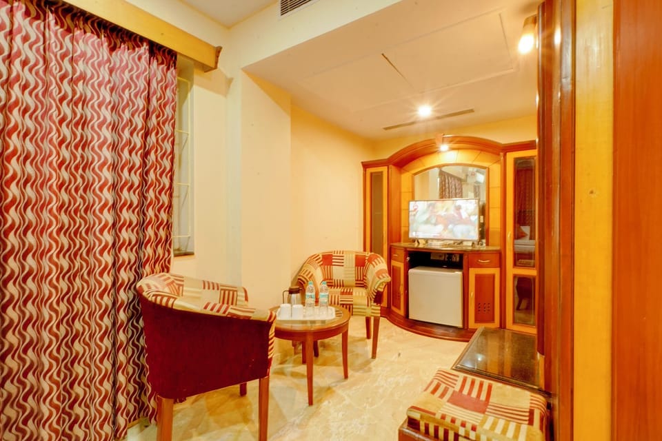 Deluxe Room | Egyptian cotton sheets, premium bedding, in-room safe, desk