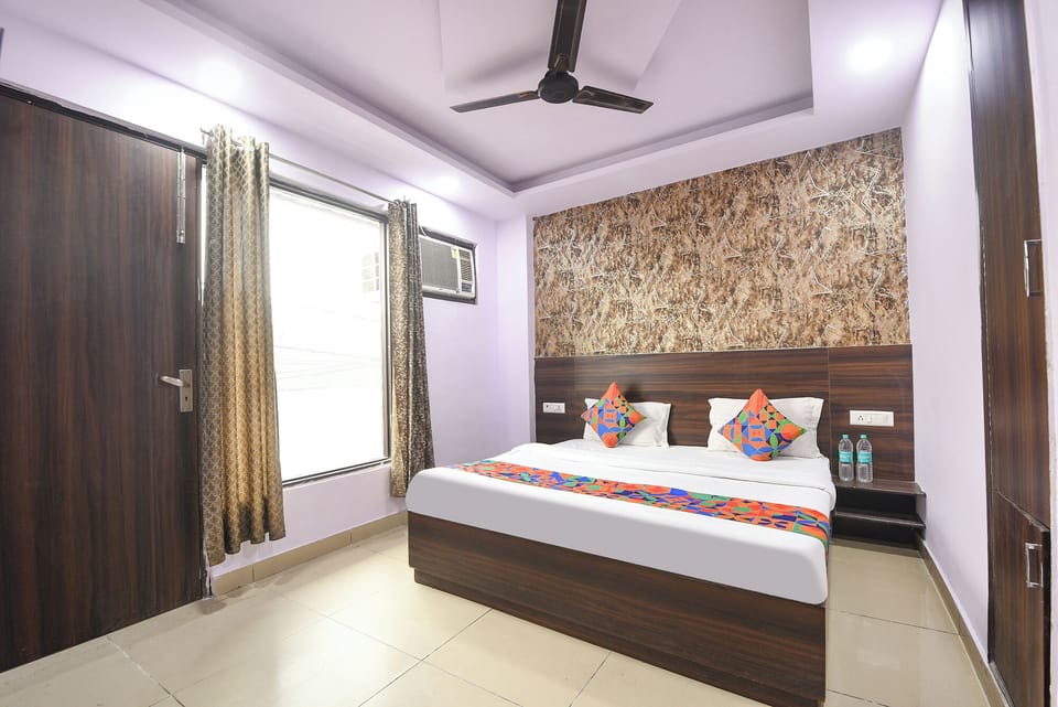 Premium Room | Egyptian cotton sheets, premium bedding, in-room safe, desk