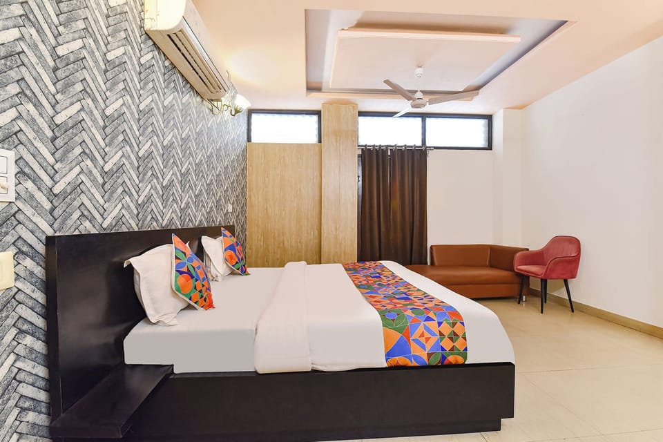 Premium Room | Egyptian cotton sheets, premium bedding, in-room safe, desk