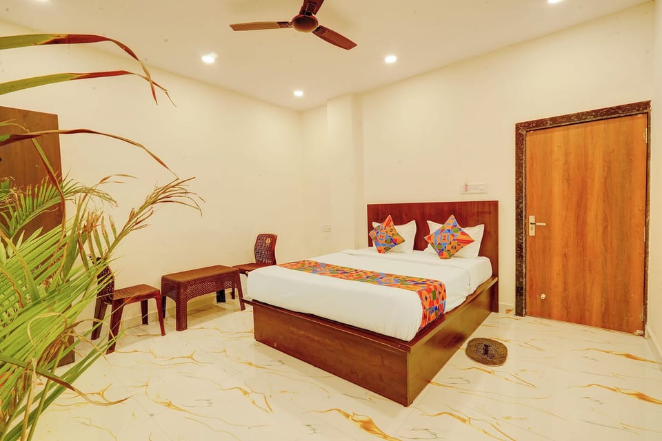 Egyptian cotton sheets, premium bedding, in-room safe, desk
