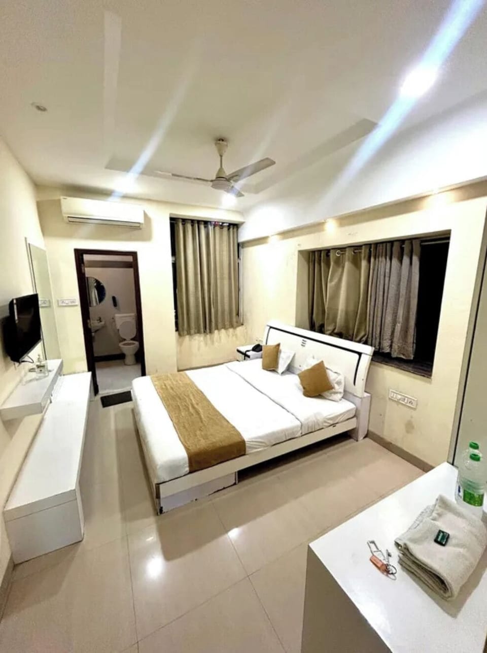 Premium Room | Egyptian cotton sheets, premium bedding, in-room safe, desk