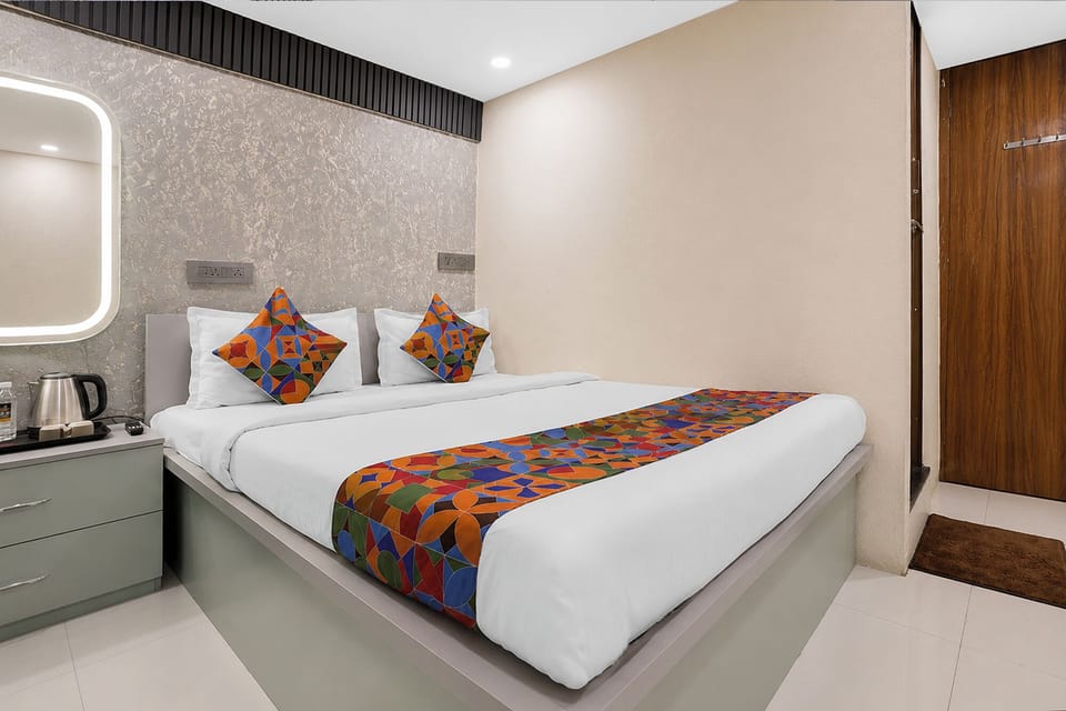 Egyptian cotton sheets, premium bedding, in-room safe, desk