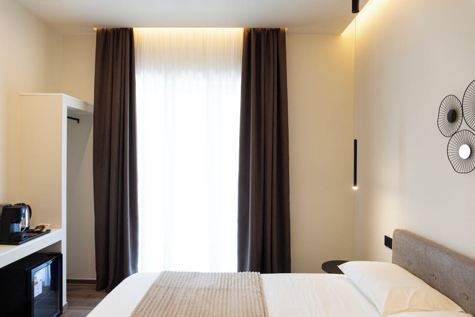 Room, Balcony | Minibar, WiFi (free)