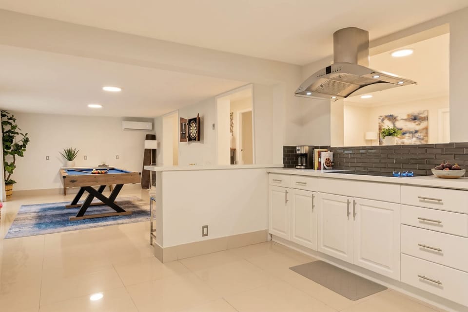 House | 6 bedrooms, high-speed internet