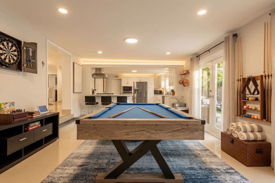 House | 6 bedrooms, high-speed internet