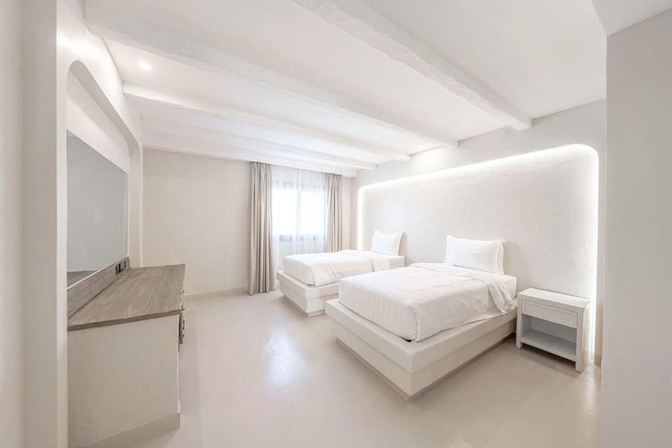 Comfort Villa, 4 Bedrooms, Poolside | Free WiFi