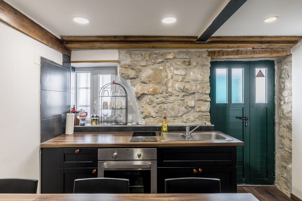 Standard Studio, Courtyard View | Private kitchen