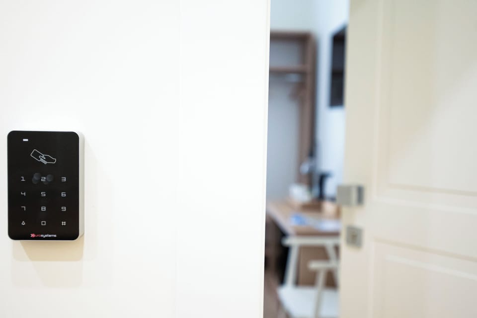 In-room safe, desk, WiFi (free)