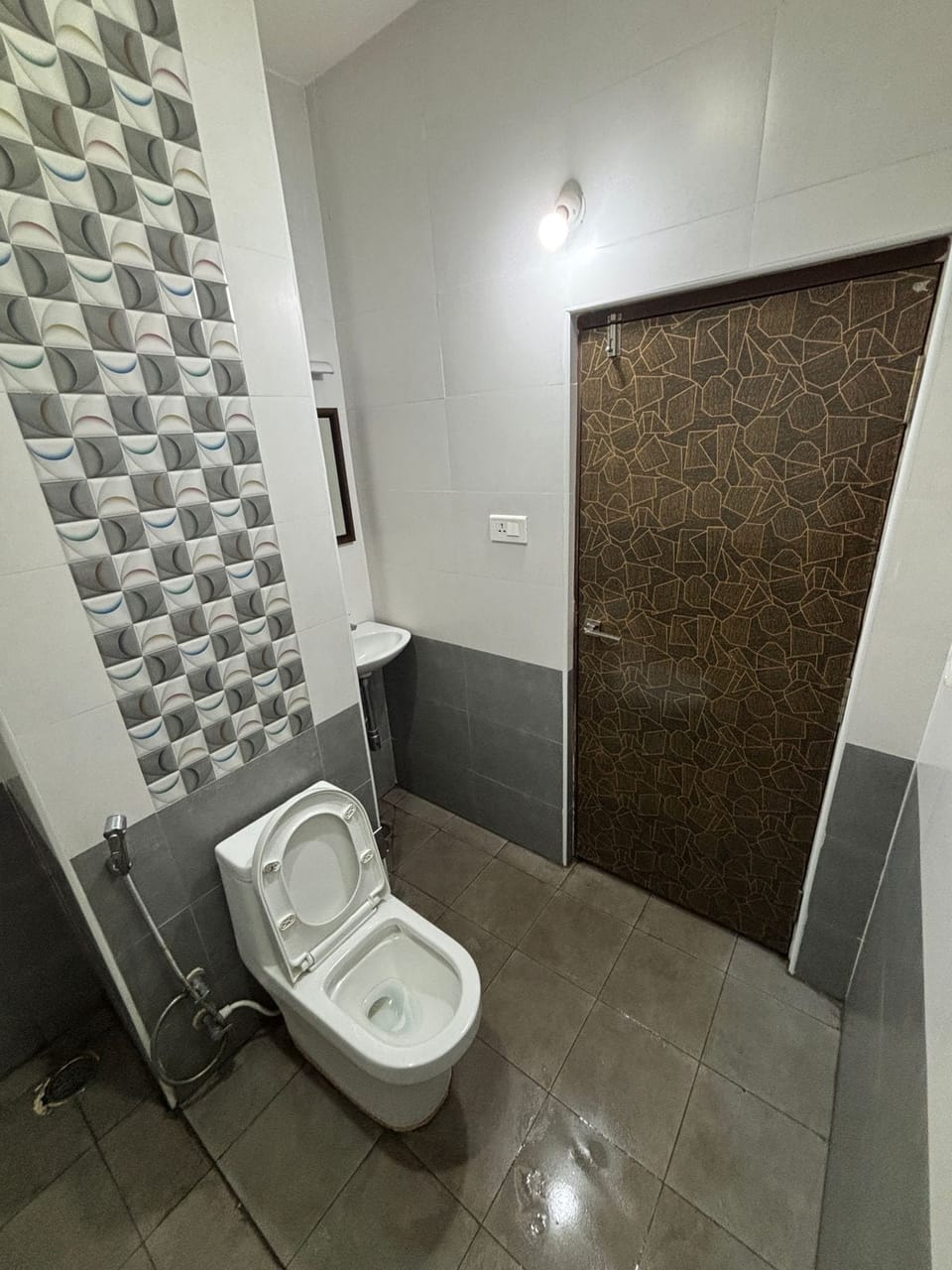 Shower, free toiletries, towels, soap