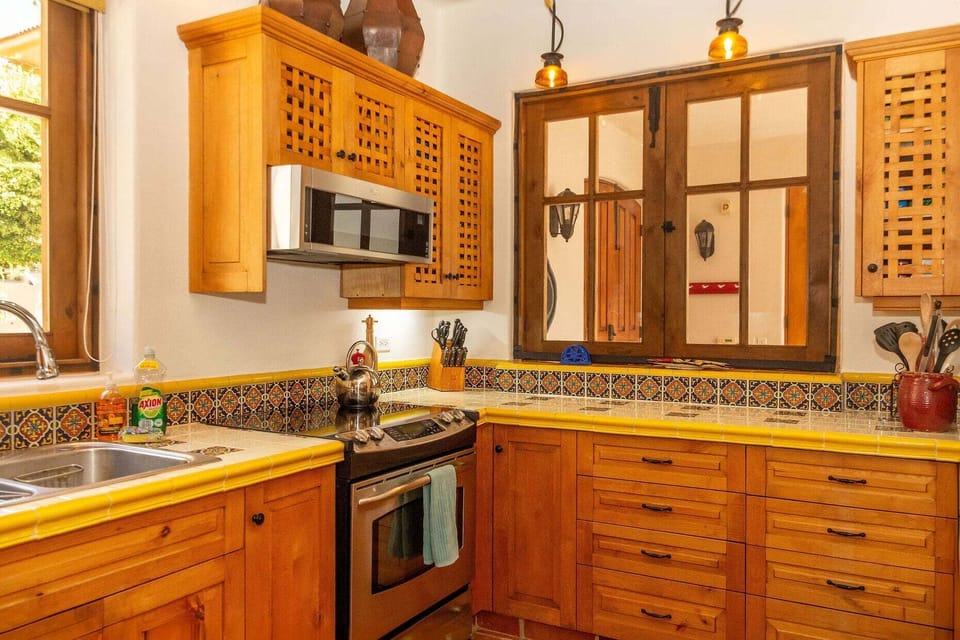 House, Multiple Beds, Pool Access, City View (Casa Linda) | Private kitchen