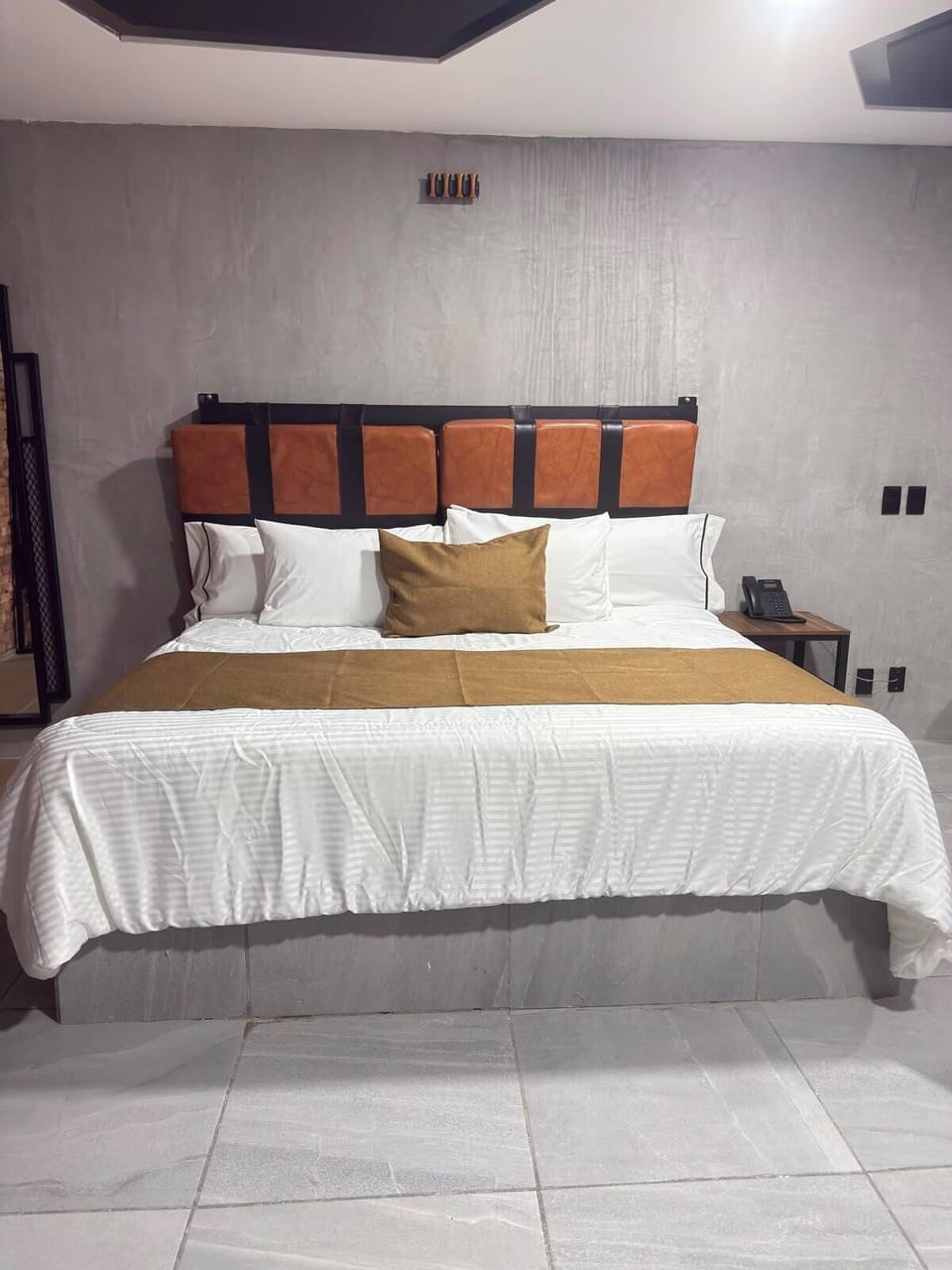 Junior Room | In-room safe, desk, laptop workspace, blackout drapes