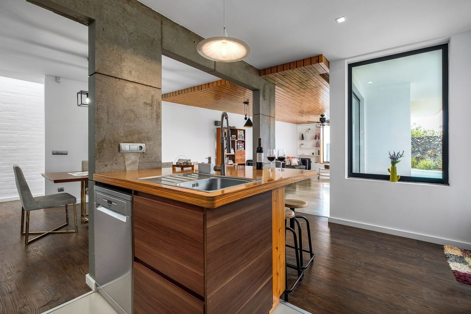 House, Balcony, Garden View | Private kitchen