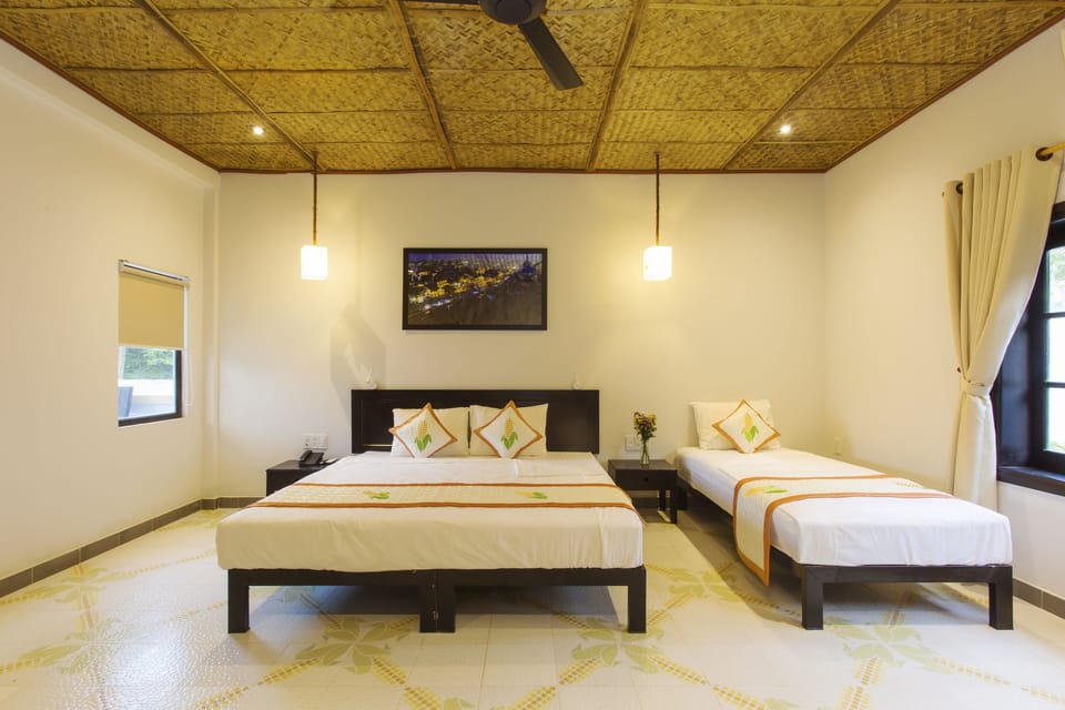 Deluxe Triple Room | Minibar, desk, free WiFi