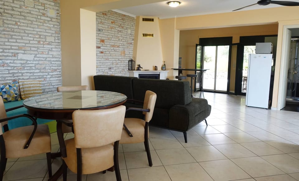 House, 1 Bedroom, Smoking, Fireplace | Dining room