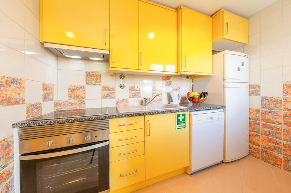 Microwave, dishwasher, coffee/tea maker, cookware/dishes/utensils