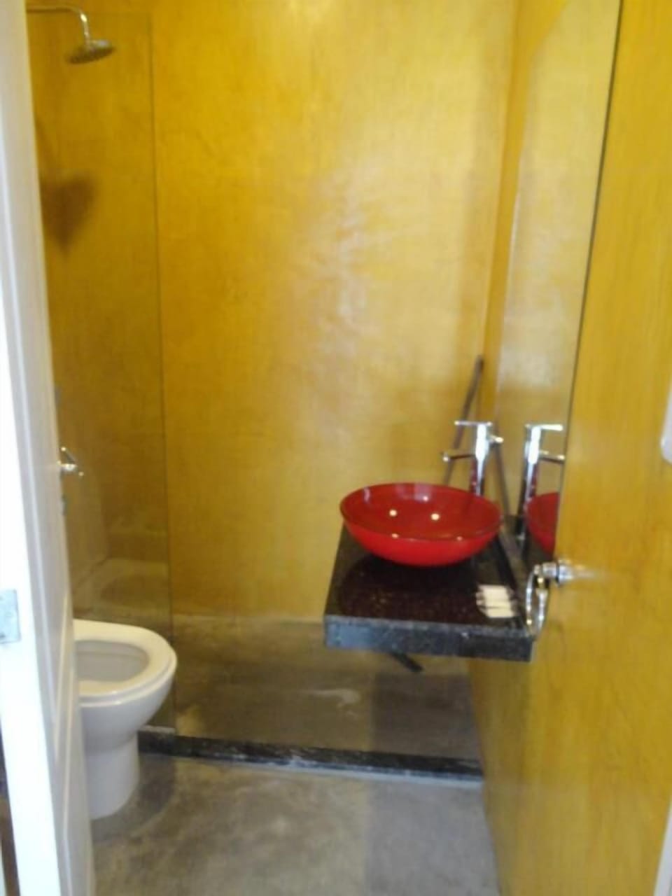 Shower, free toiletries, towels, toilet paper