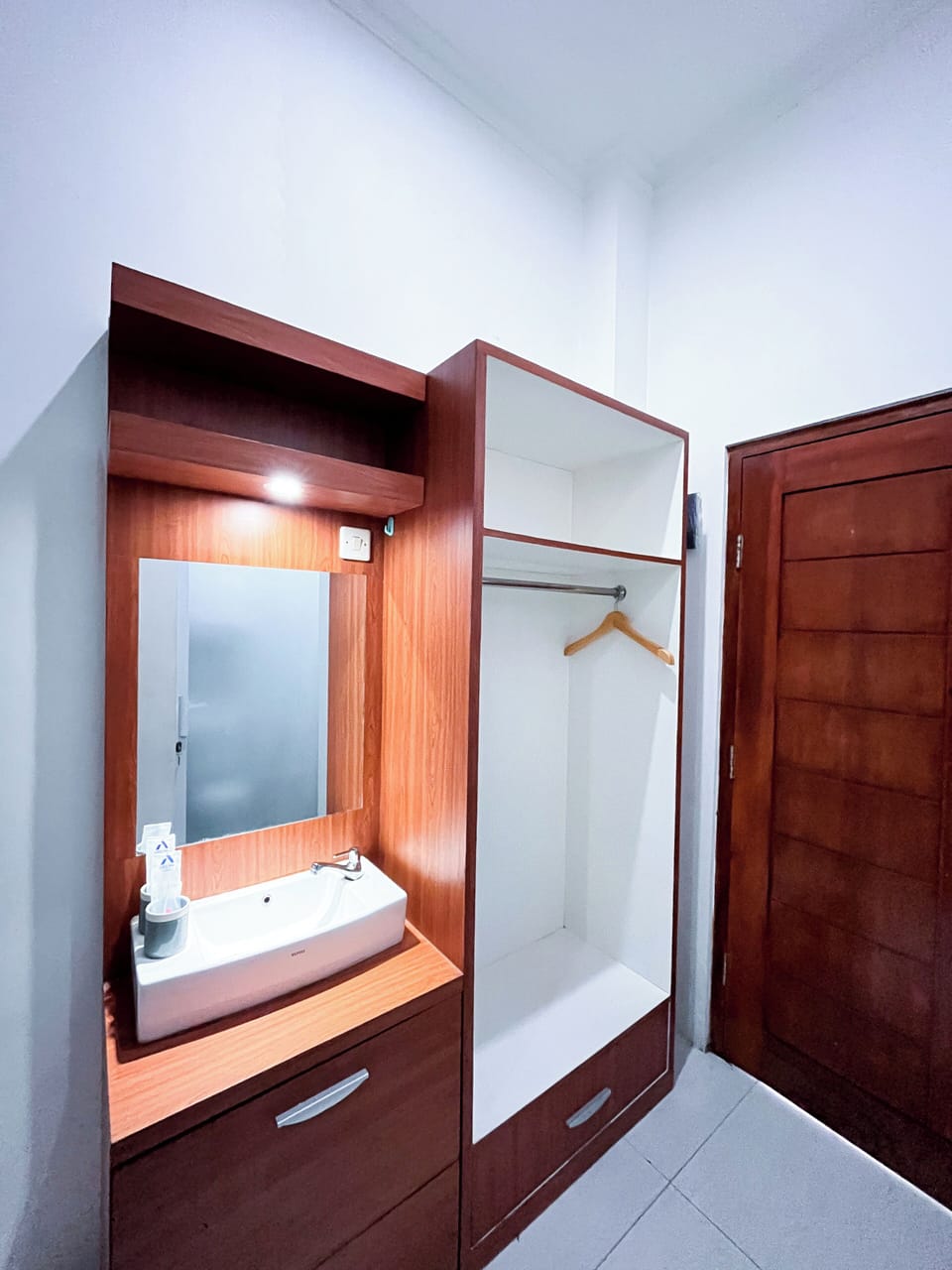 Superior Double Room | Bathroom | Shower, free toiletries, towels, soap
