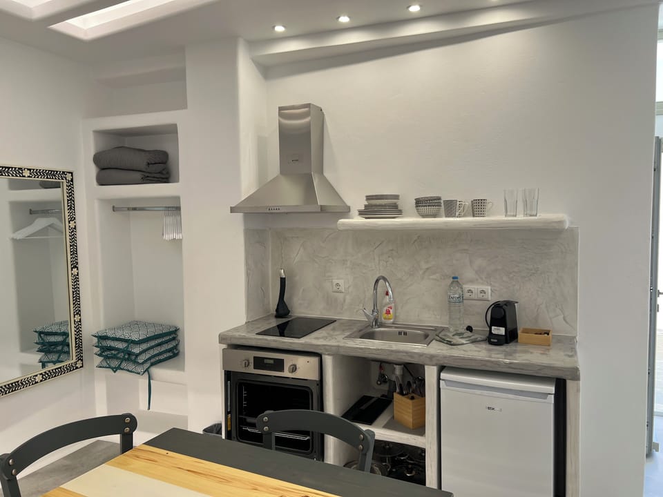 Superior Apartment, Courtyard View | Private kitchen
