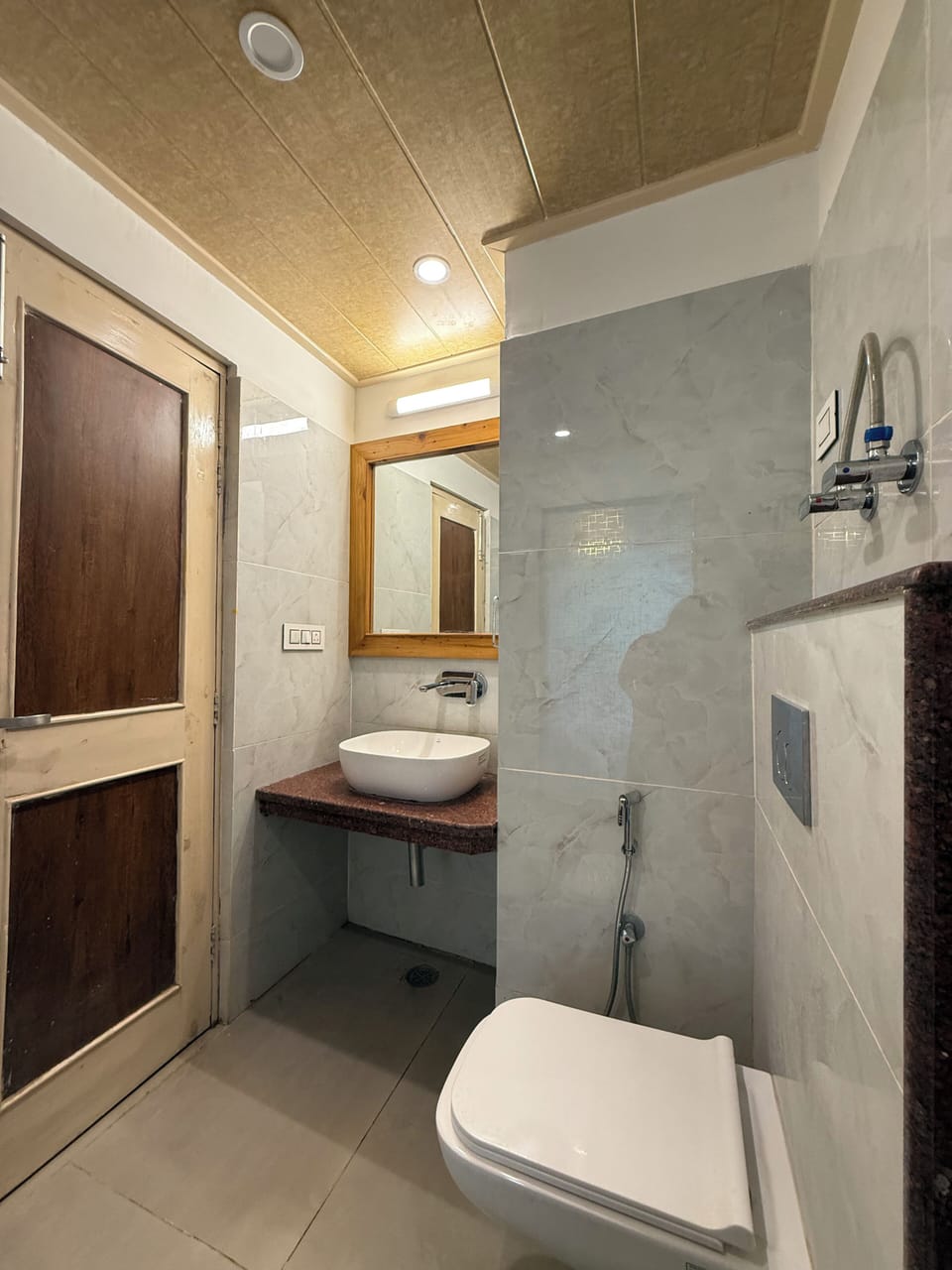 Deluxe Room, Balcony | Bathroom | Shower, free toiletries, soap, shampoo