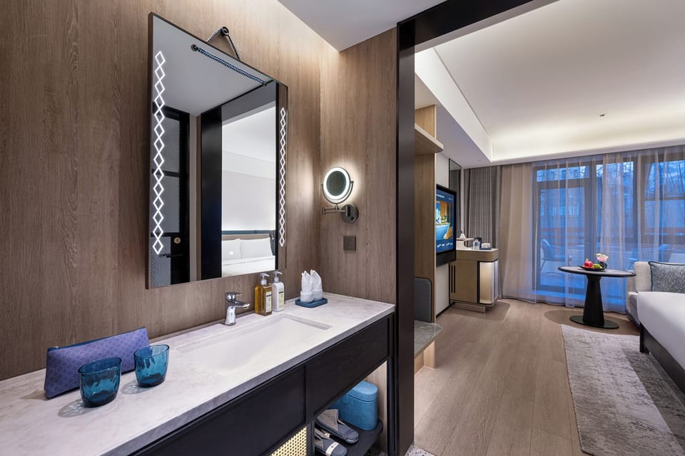 Executive Double Room, Courtyard View, Courtyard Area | Bathroom | Shower, free toiletries, hair dryer, slippers