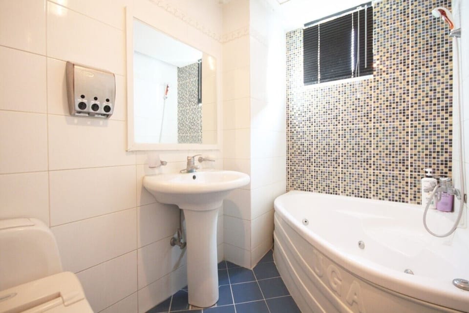 Deluxe Double Room | Bathroom