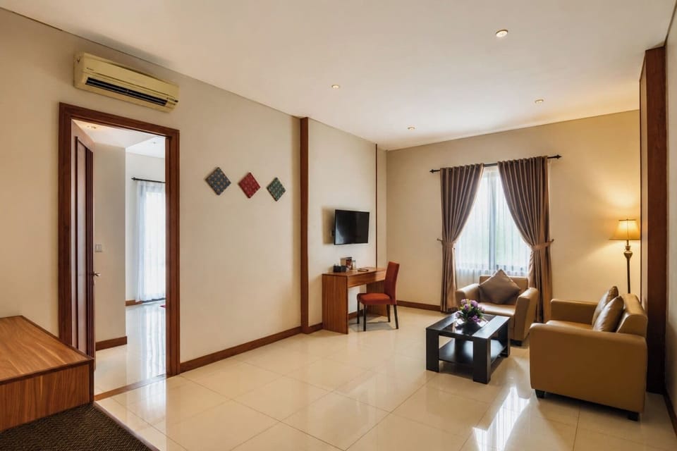 Luxury Double Room | Living area | 43-inch Smart TV with satellite channels