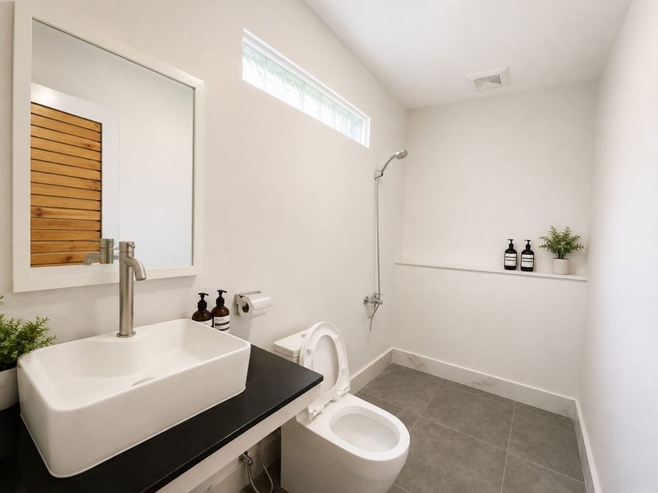 Deluxe Bungalow, Garden View | Bathroom | Shower, free toiletries, towels, soap