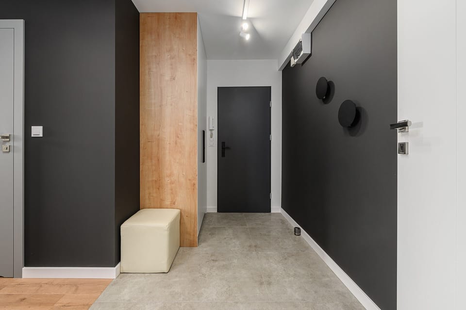 Comfort Apartment, Balcony, City View | Premium bedding, blackout drapes, soundproofing, iron/ironing board