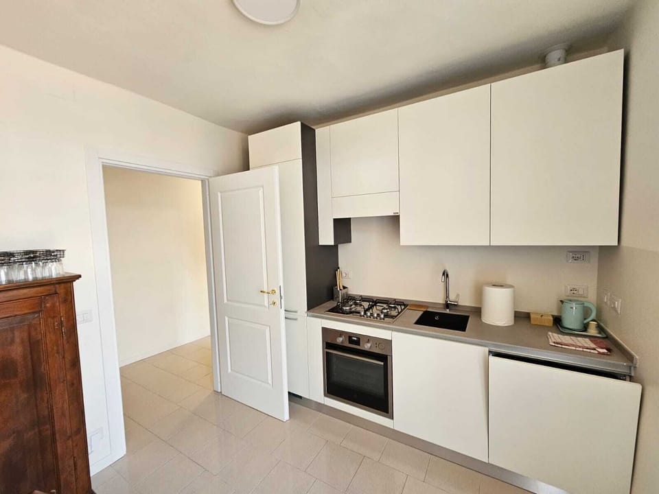 Comfort House, 2 Bedrooms, Balcony, City View | Private kitchen