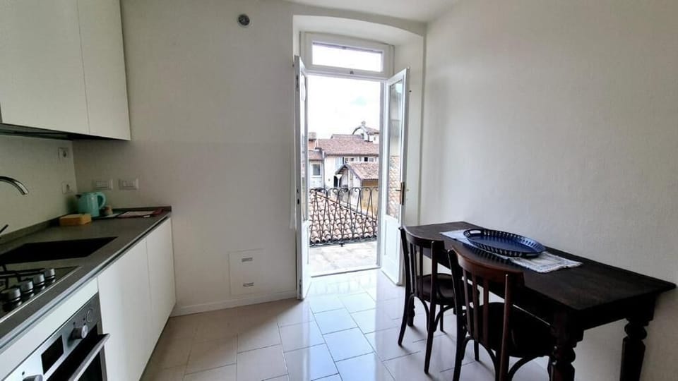 Comfort House, 2 Bedrooms, Balcony, City View | Private kitchen