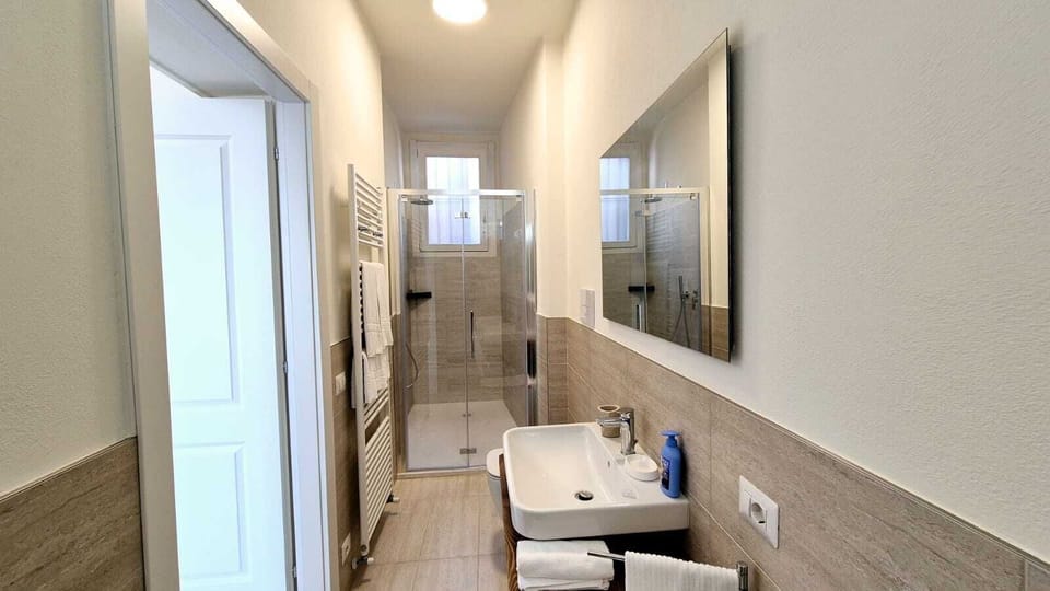 Comfort House, 2 Bedrooms, Balcony, City View | Bathroom