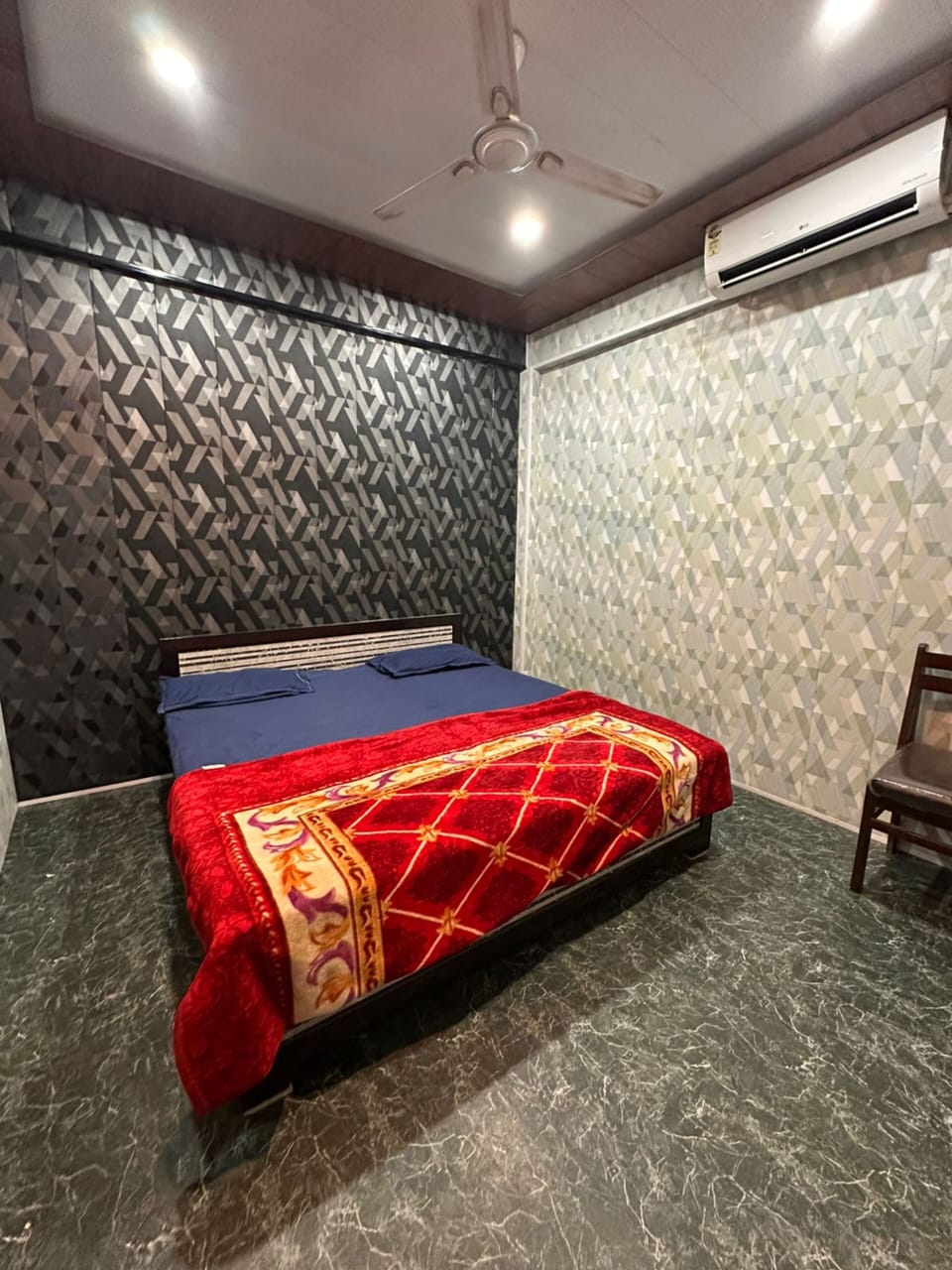 Deluxe Room | Rollaway beds, free WiFi, bed sheets