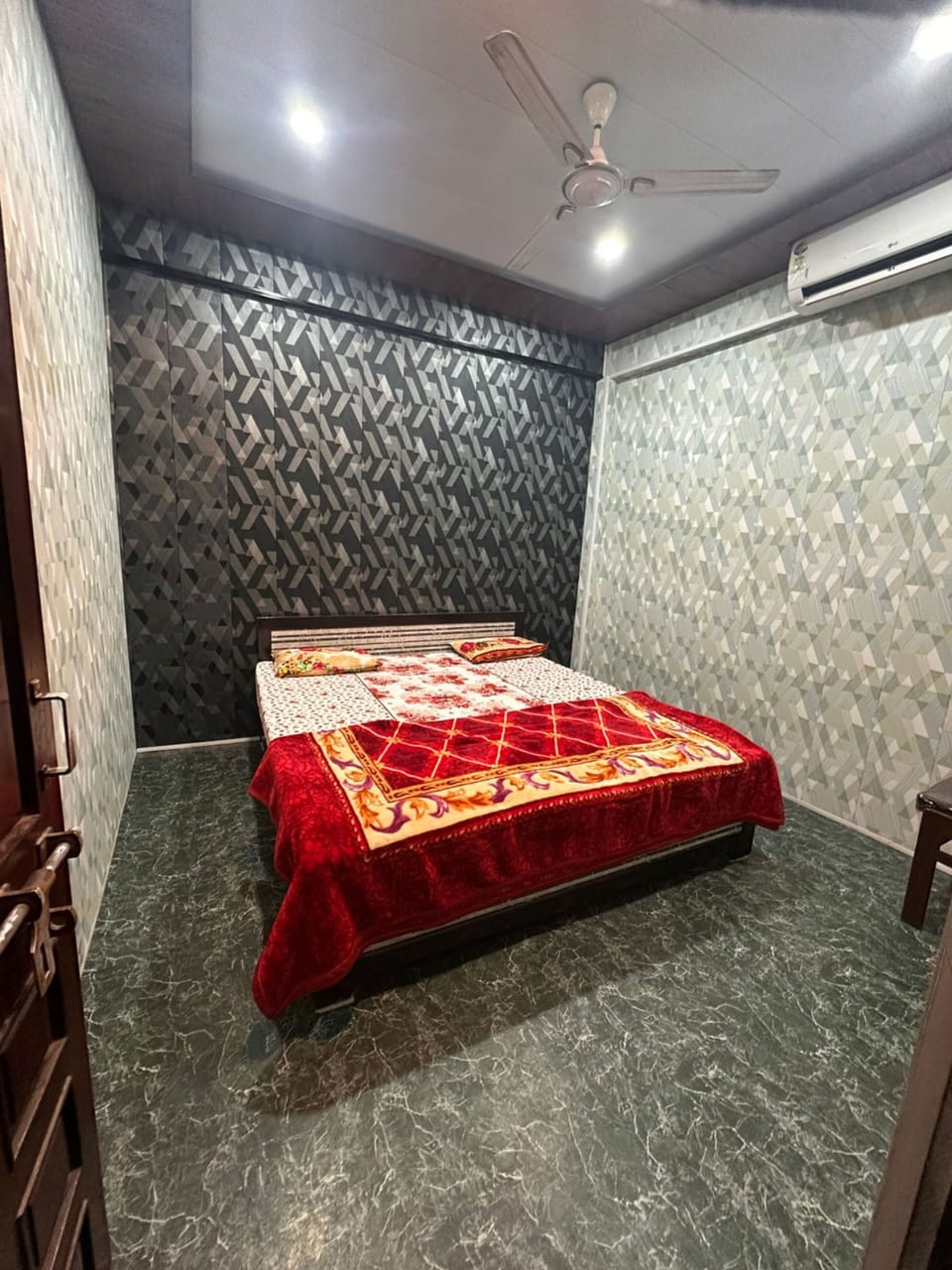 Deluxe Room | Rollaway beds, free WiFi, bed sheets